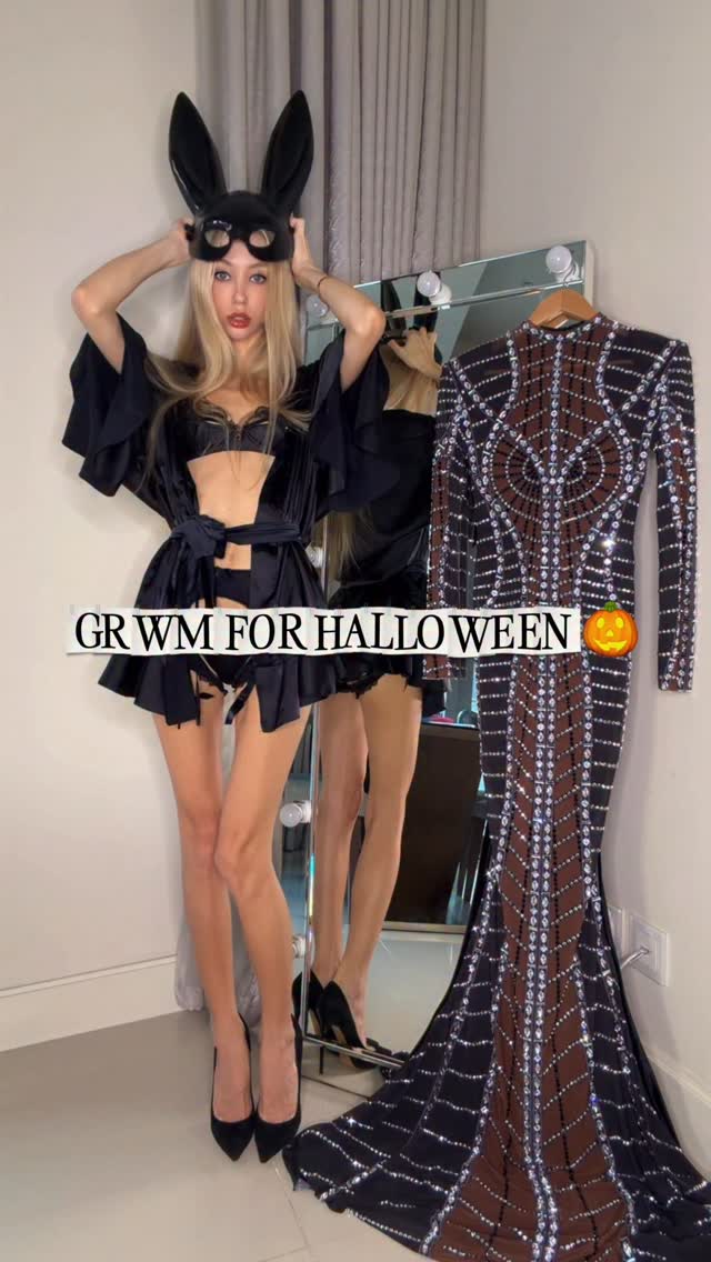 Instagram post by @samoylens for Mew Mews. Caption reads: Use my discount code: SAMOMM20 🪄.