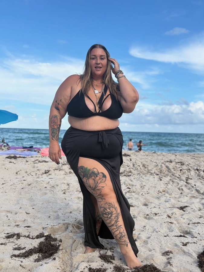 Instagram post by @suggamonkey for REBDOLLS. Caption reads: [...] been using my code SUGGAMONKEY 👀 at....