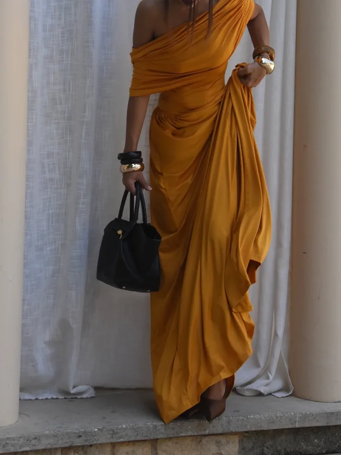 Instagram post by @maroobii_ for JardinVue. Caption reads: "As bright as the sun" @jardinvue (*use the....