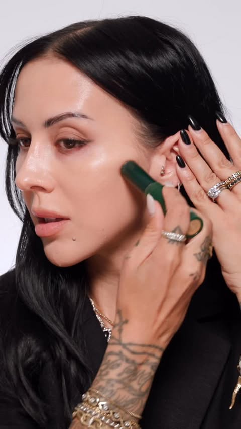 Instagram post by @makeupbynikkilarose for BK Beauty. Caption reads: Contour / sculpting, made easy 

@thebkbeauty X....