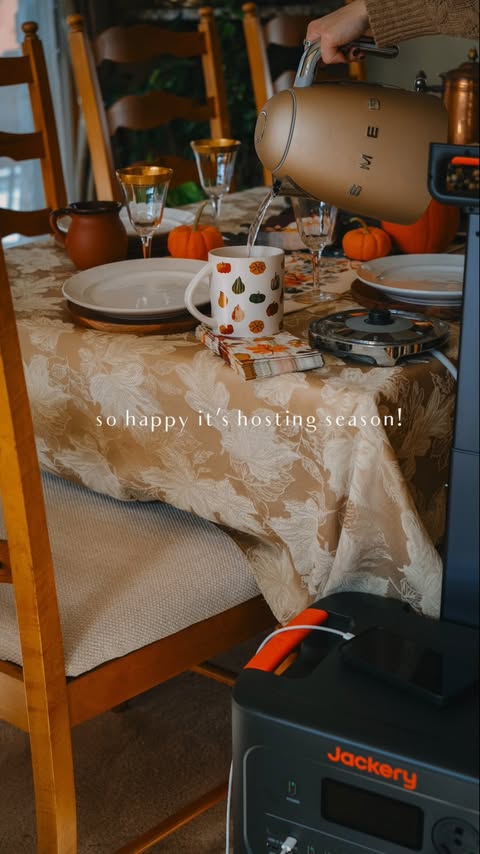 Instagram post by @cosyacademia for Jackery. Caption reads: [...] I’m going to make sure you’re cozy! 🧶....