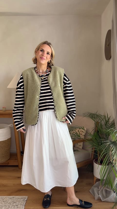 Instagram post by @wearsschatzy for Vivi Mari. Caption reads: [...] for your coat. This teddy fleece from....