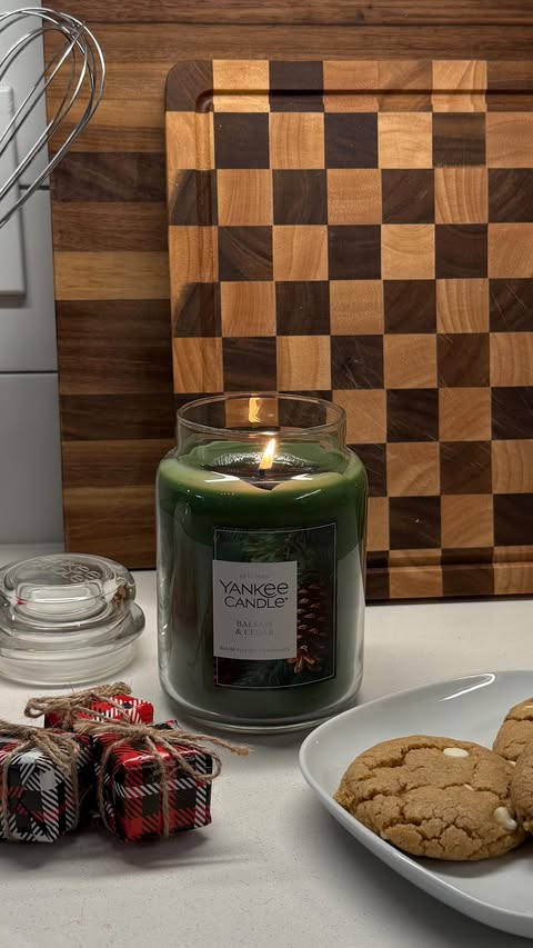 Instagram post by @fifiimarie for Yankee Candle. Caption reads: [...] is definitely Balsam & Cedar from....