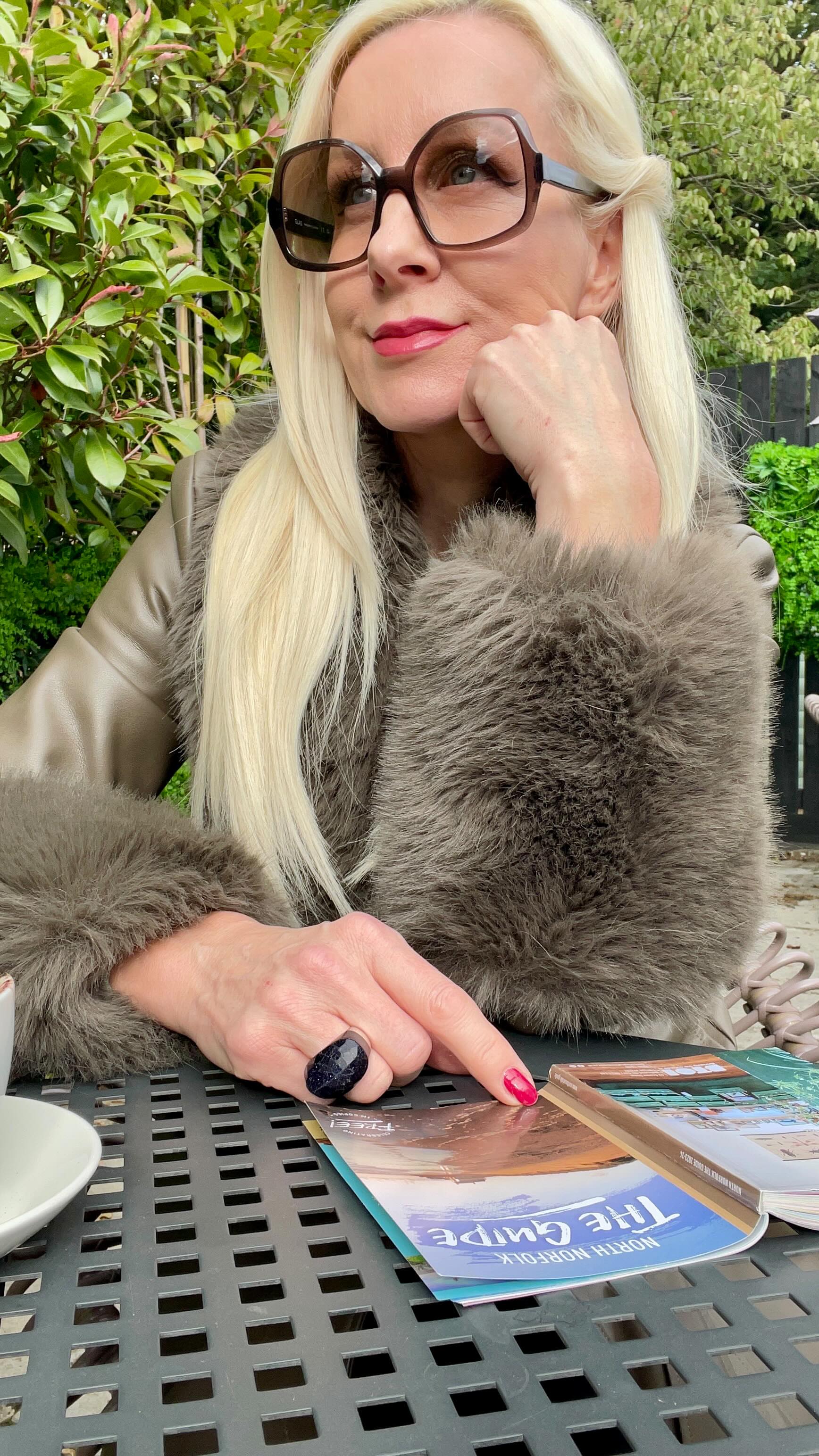 Instagram post by @tinalockstylist for GLAS EYEWEAR. Caption reads: My glasses are my fashion sidekick 👓 

Happy new....