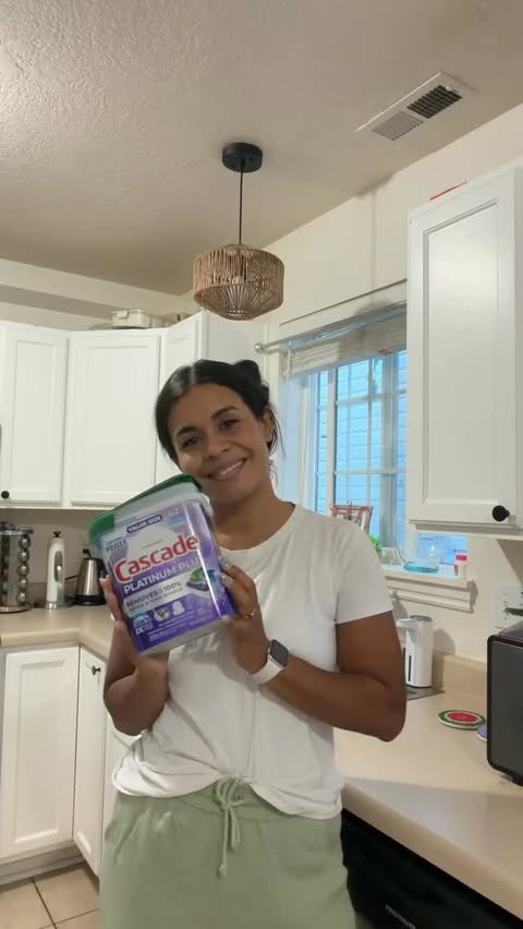 Instagram post by @_jessyclark for Cascade. Caption reads: #ad This pan was a mess and @mycascade Platinum....