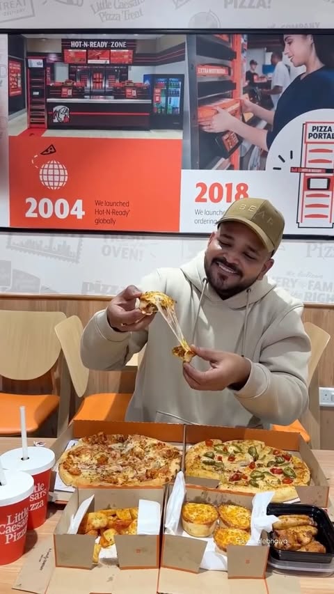 Instagram post by @foodwalebhaiya for Little Caesars. Caption reads: [...] se start hone wala taste bomb! 🤯🍕
Little....