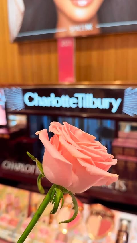Instagram post by @lory__lorena for Charlotte Tilbury. Caption reads: [...] the most beautiful event with Charlotte....