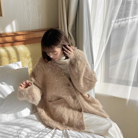 Instagram post by @hiroshi____13 for Olu.. Caption reads: beige🐑♡ @olu.myself カーディガンは実は新作も用意しています...📝....