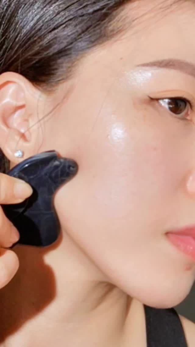 Instagram post by @lngo_influencer for Beautytap. Caption reads: ✨️Discover the secret to youthful skin.....