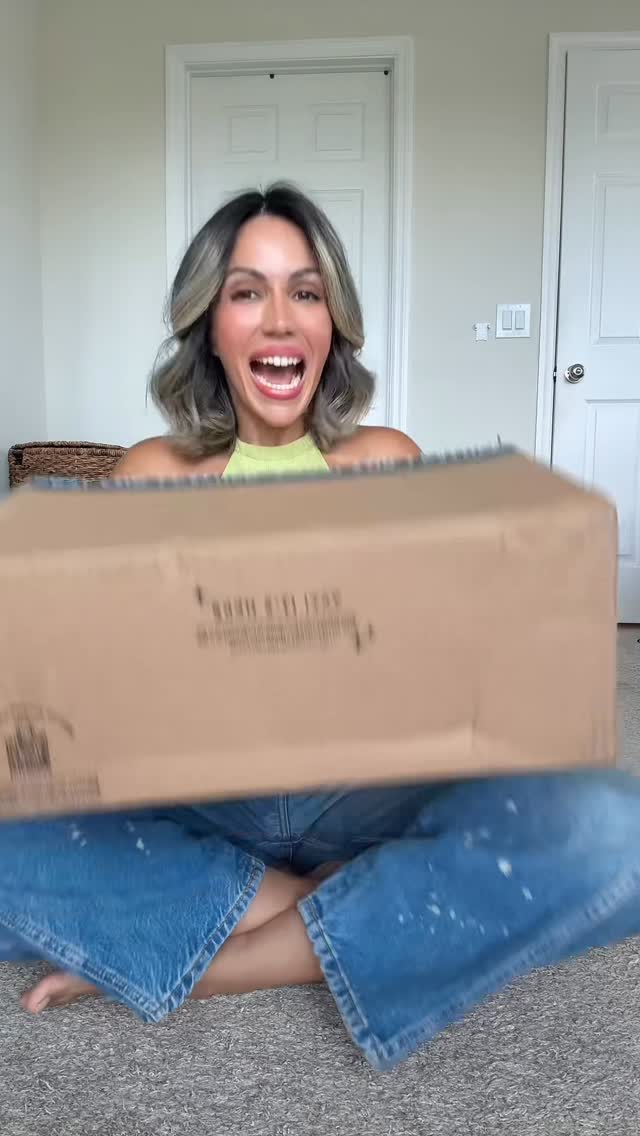 Instagram post by @yellyvision for Portland Leather Goods. Caption reads: Unboxing my tote from @portlandleather 🫶🏻 can’t....