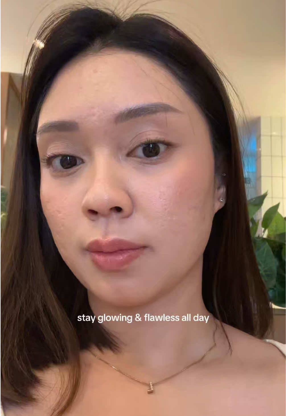 TikTok post by @lawrasdfg for Make Over. Caption reads: [...] mana longlasting banget pula luvvvv🤍....