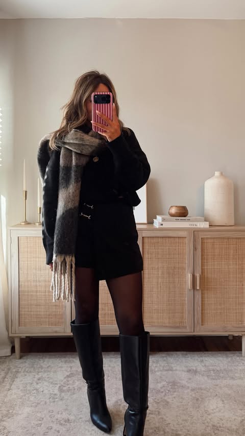 Instagram post by @leanncaves for Cupshe. Caption reads: when in doubt an all black outfit never fails!....