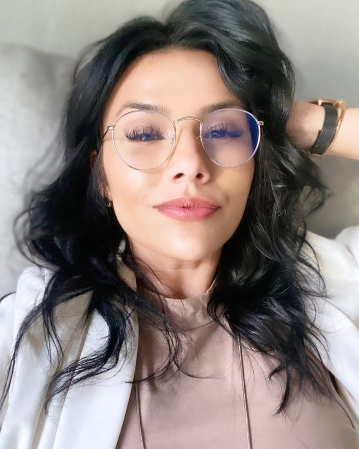 Instagram post by @cheyann_maria for Fitcover. Caption reads: Keep ya head up and handle it 🖤.