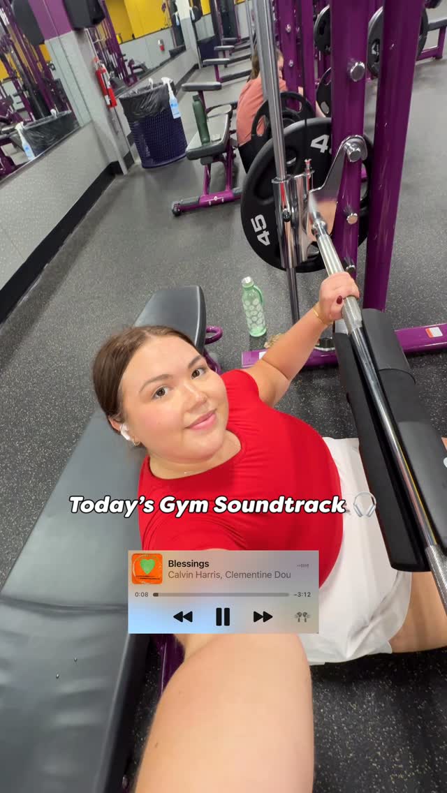 Instagram post by @curvylanna for Planet Fitness. Caption reads: music that PUMPED ME UP💪

•
•
•
#planetfitness....