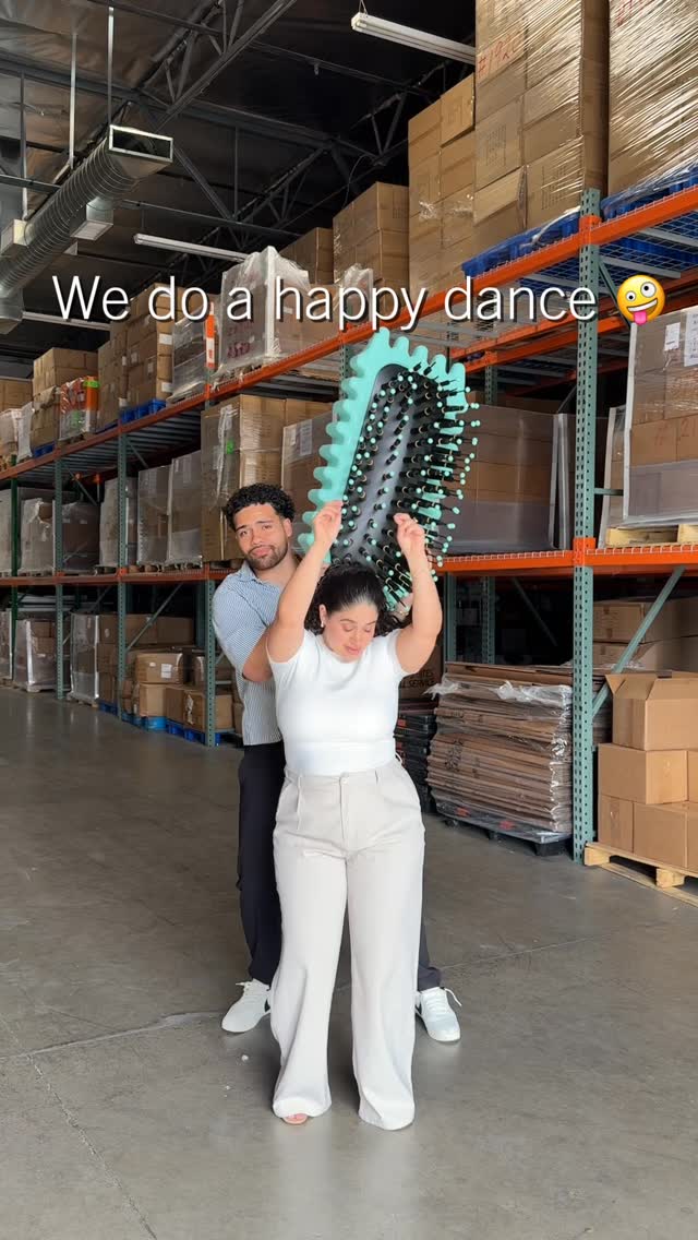 Instagram post by @herbalmmo for BounceCurl. Caption reads: Any guesses on who? It’s a VERY BIG BUZZY HAIR....