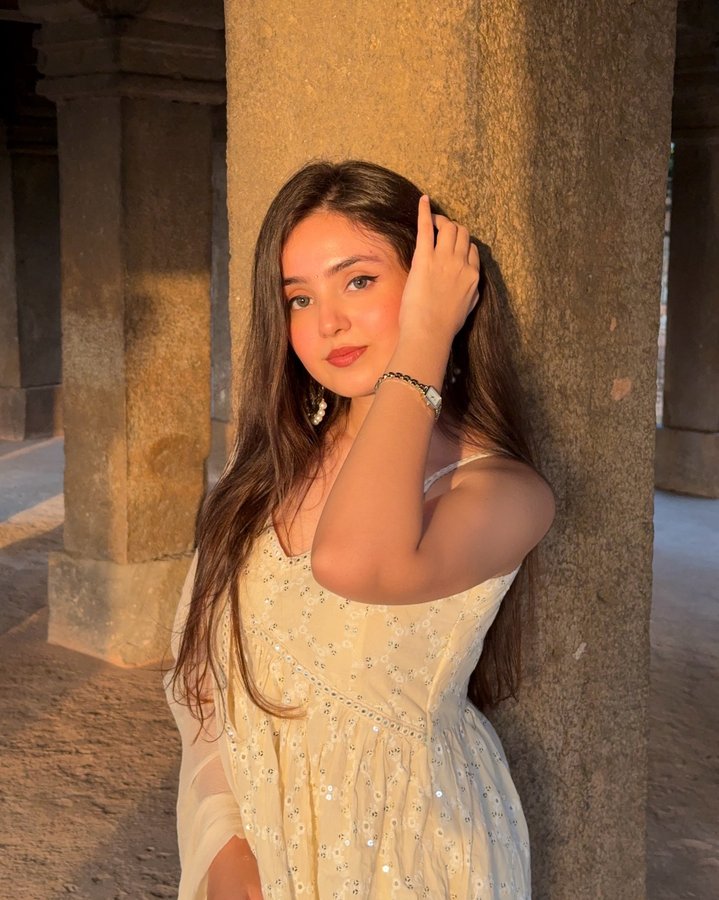 Instagram post by @ishaxjain for Daniel Wellington. Caption reads: festive elegance with @danielwellington 🤍

use my....