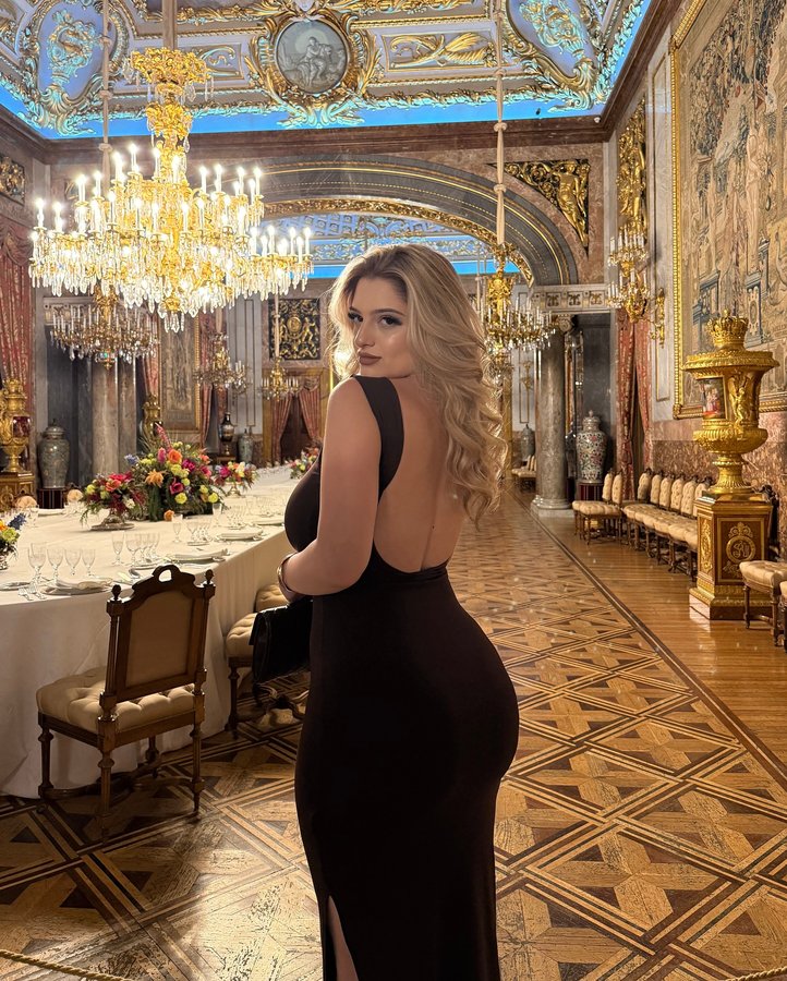 Instagram post by @nicoule____________ for JardinVue. Caption reads: bag from @jardinvue 🤍✨

discount code DNL15 🥂.