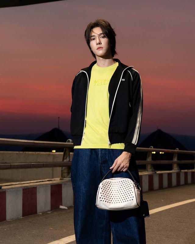 Instagram post by @hirunkit_ for Onitsuka Tiger. Caption reads: 🐯 #OnitsukaTigerAW26 #OnitsukaTiger....
