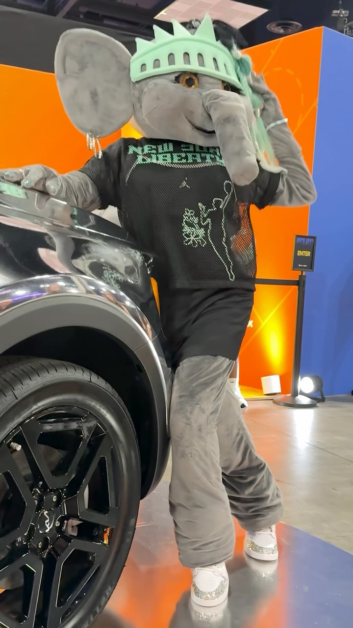 Instagram post by @bigellieliberty for Carmax. Caption reads: Y’all know I’m the ultimate passenger princess 💋....