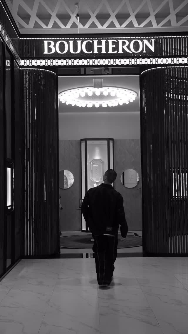 Instagram post by @yoshihikoshindo for Boucheron. Caption reads: Hehe 今年送梅根的生日禮物就是寶詩龍的項鏈✨🙈

Boucheron在Diamond....