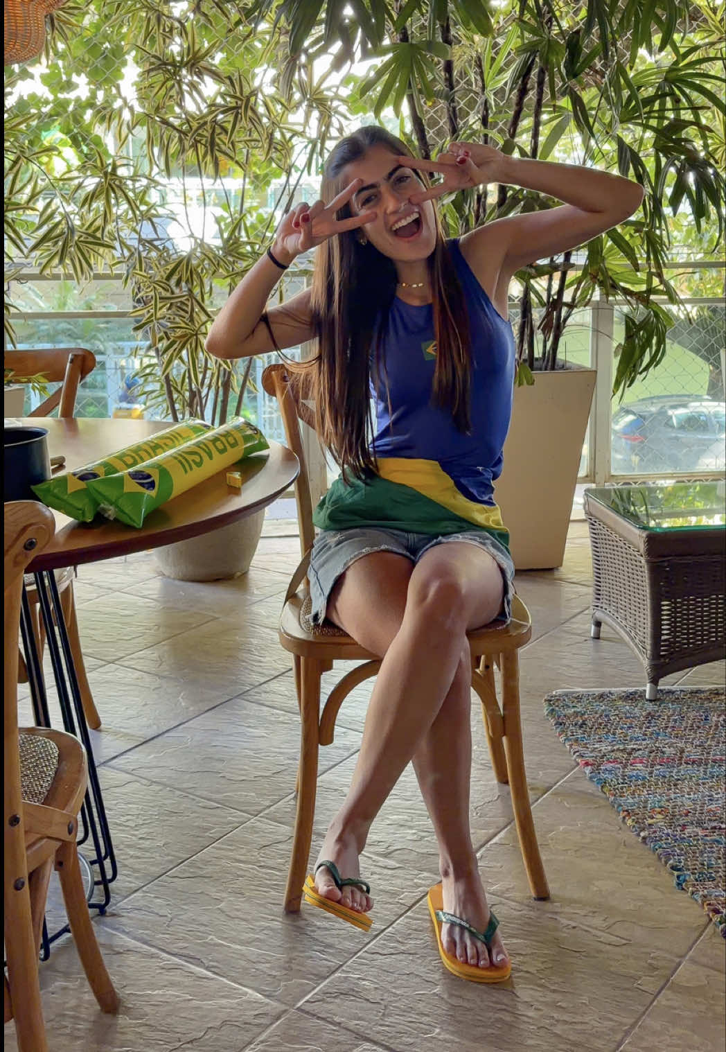 TikTok post by @giobenevenuto for Havaianas. Caption reads: [...] 🇧🇷🩴 Eu já tô pronta pra torcer de....