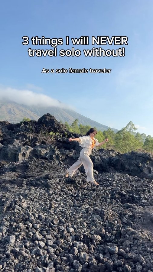 Instagram post by @roxadventures for Tessan. Caption reads: [...] to stay connected all day long📲 2️⃣ My....