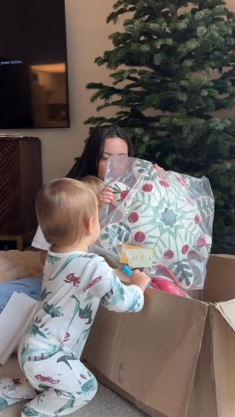 Instagram post by @globavi for West Elm. Caption reads: gifted by westelm 

Replace this text by your....