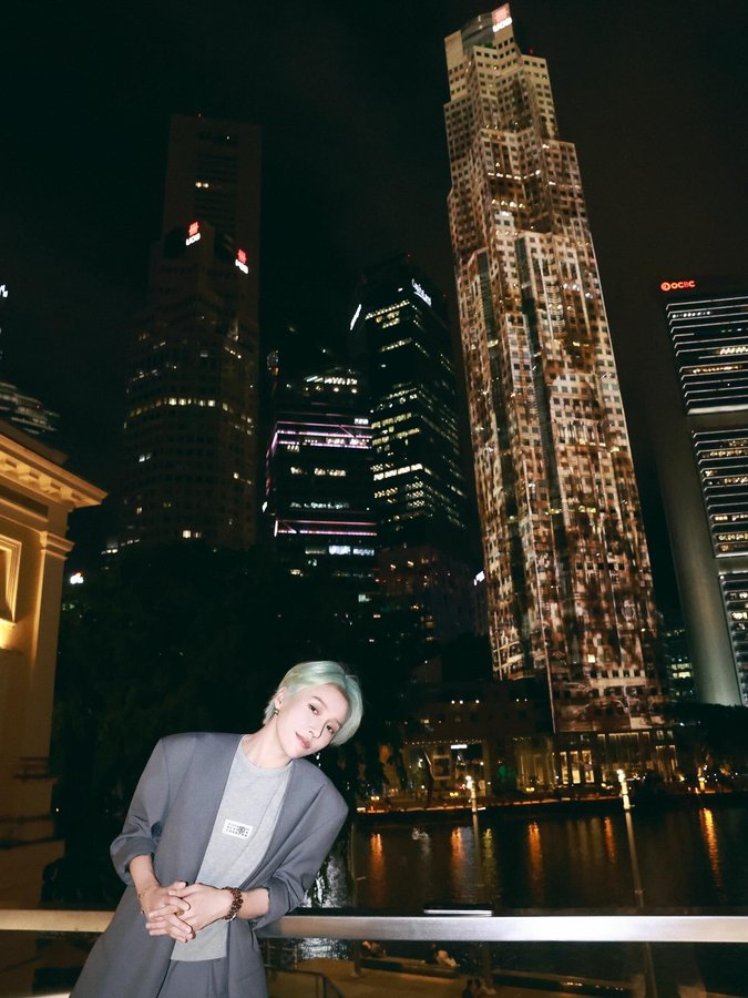 Instagram post by @lyx0420 for VisitSingapore. Caption reads: "Passion" IN SINGAPORE 📼 🎥
@visit_singapore....