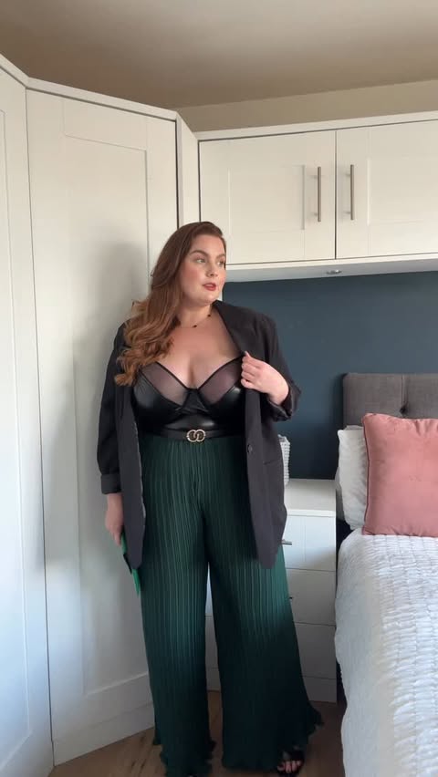 Instagram post by @lauren_frances__ for Curvy Kate. Caption reads: [...] favourite bodysuit is reduced in the....