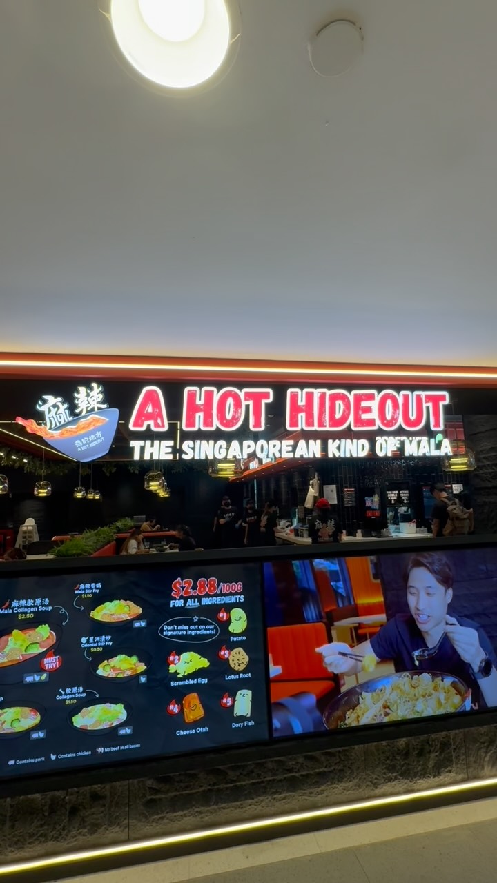 Instagram post by @singaporeforeveryone for Singapore Travel Specialist by Dirgantara Fasa. Caption reads: @ahothideout Get 10% off your meal with my code:....