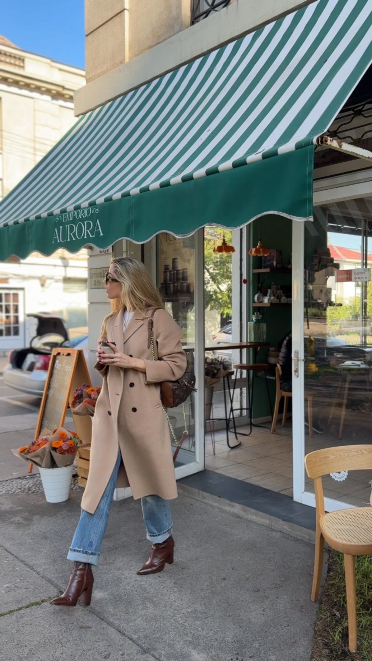 Instagram post by @lulioliva__ for Steve Madden. Caption reads: @stevemaddencl 🍁 

#publicidad.