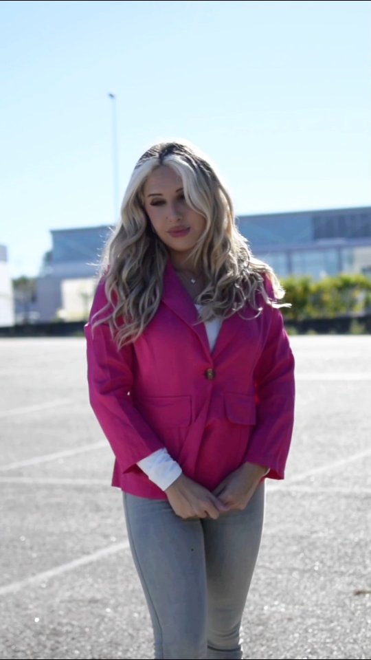 Instagram post by @eleine_pereira for LightInTheBox. Caption reads: @lightinthebox....