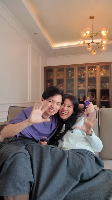 Instagram post by @sheninacinnamon for Cadbury. Caption reads: [...] us ✨ Different, but always in love 🤍....