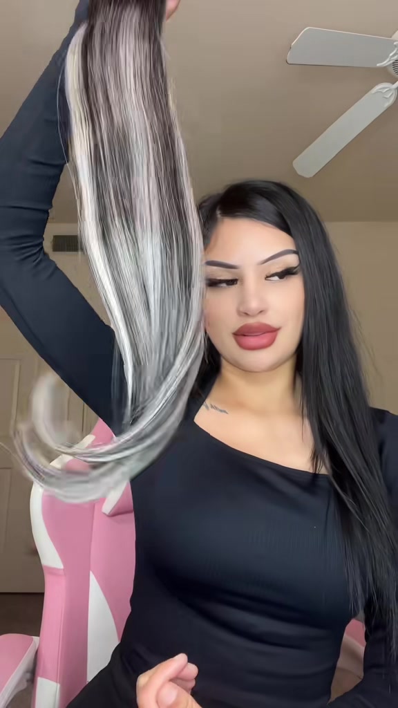 TikTok post by @selenasbeautylookss for Moresoo Hair. Caption reads: #moresoohair #tiktokshopping @MORESOO HAIR.