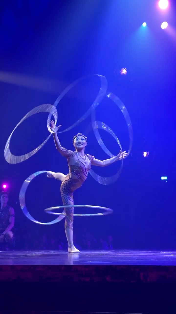Instagram post by @joannzhuangyan for Cirque du Soleil. Caption reads: so many hoops, not enough words 😍

Alegría by....