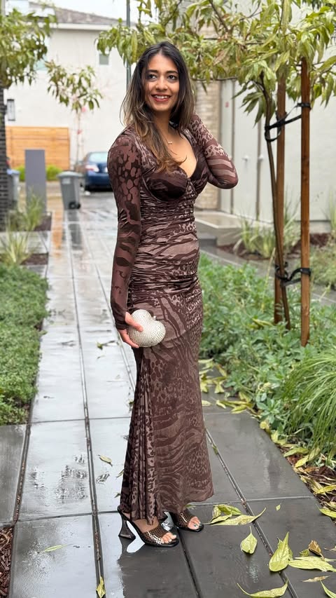 Instagram post by @shadesofsweta for TA3 Swim. Caption reads: [...] a good hugging dress🫶🏻

Dress:....