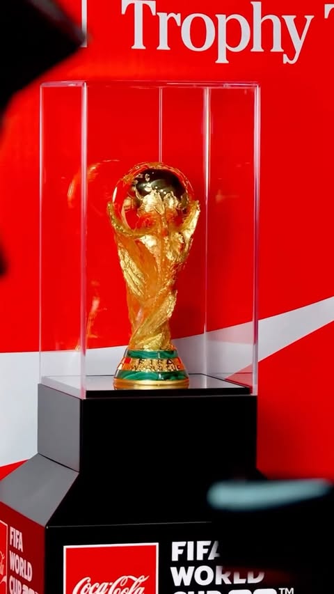 Instagram post by @sarafarissofficiel for Coca-Cola. Caption reads: It’s time for morocco 🇲🇦🏆🇲🇦 - -....