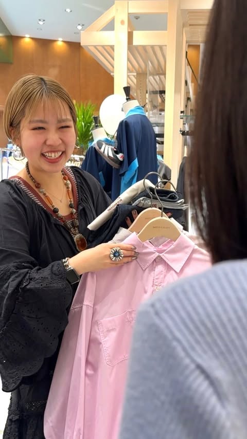 Instagram post by @azu_miyatabi for Freak's Store. Caption reads: 【FREAK'S STORE イオンモール宮崎店】 宮崎の情報は @azu_miyatabiから🧺....