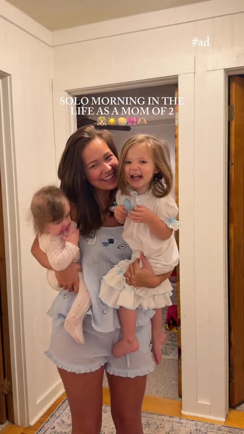 Instagram post by @sophiahillll for Huggies. Caption reads: [...] are the days I’ve always dreamed of.......