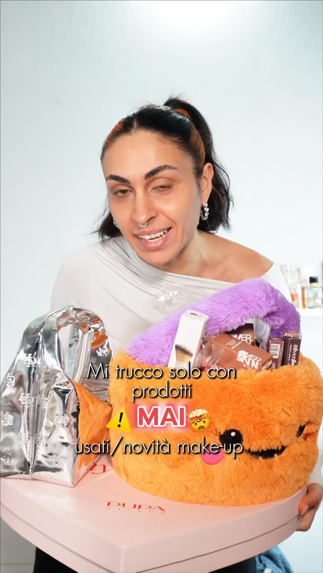 Instagram post by @martinamamelii for Overskin. Caption reads: Video completo su yt ✨ Proviamo le ultime novità....