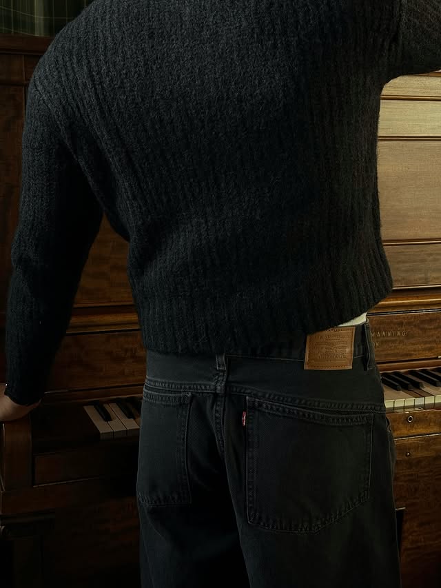 Instagram post by @davidantoniolr for Levi's. Caption reads: Levi’s layers @levis #LevisPartner.