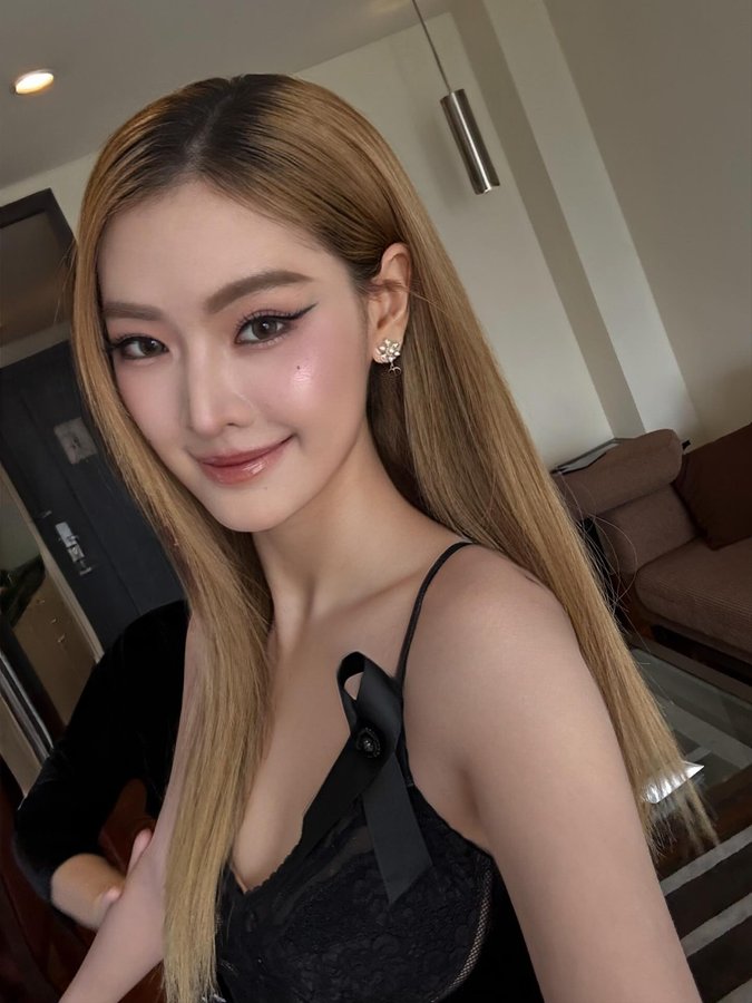 Instagram post by @prigkhing_ for SELF-PORTRAIT. Caption reads: uh oh I’m falling in love 😳.