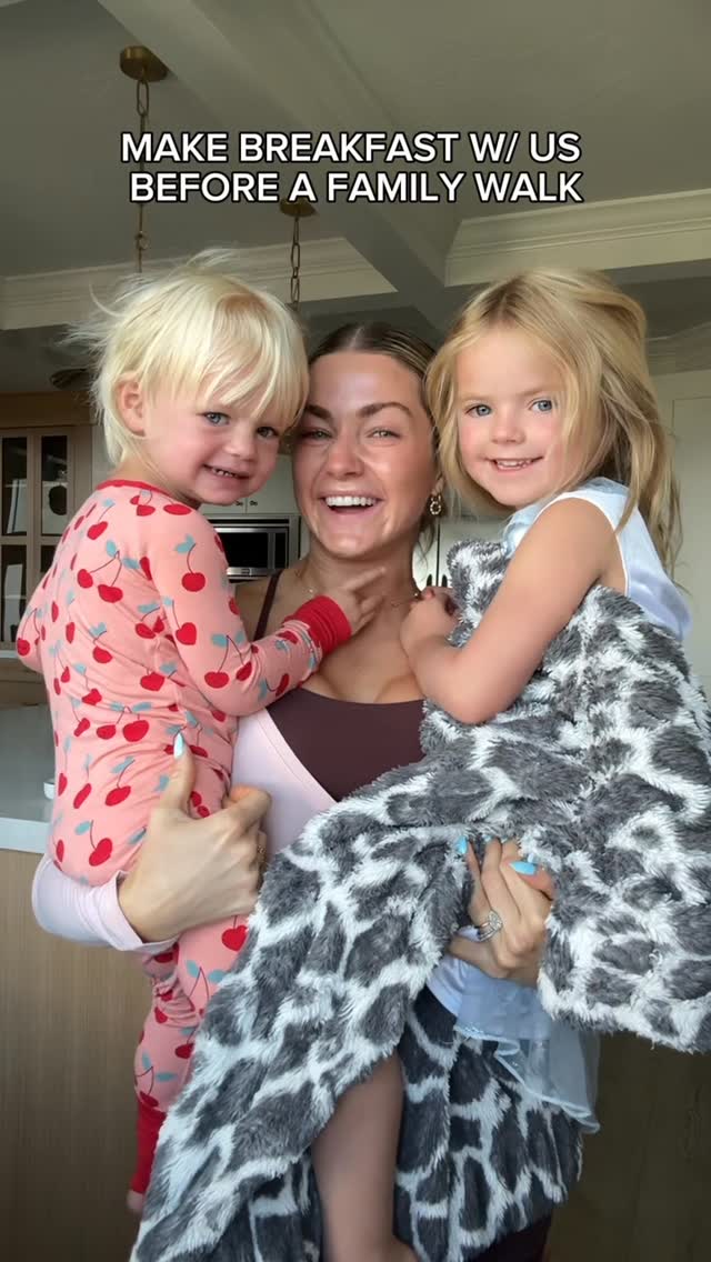 Instagram post by @lindsarnold for Kodiak Cakes. Caption reads: [...] the girls this morning! @kodiakcakes Maple....