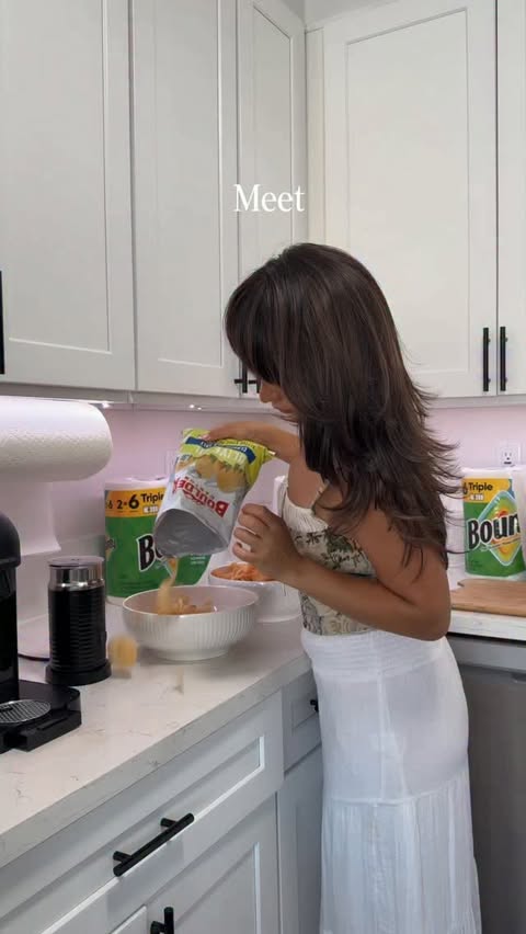 Instagram post by @jackjacksegura for Bounty Paper Towels. Caption reads: [...] cleaned up 10 messes. Thanks,....