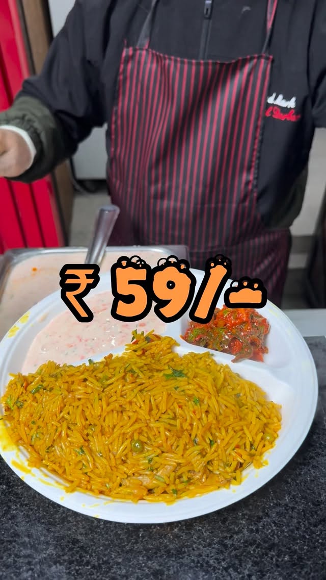 Instagram post by @kashmireatz for Swiggy. Caption reads: In Our Srinagar @swiggyindia lekar aaya hai....