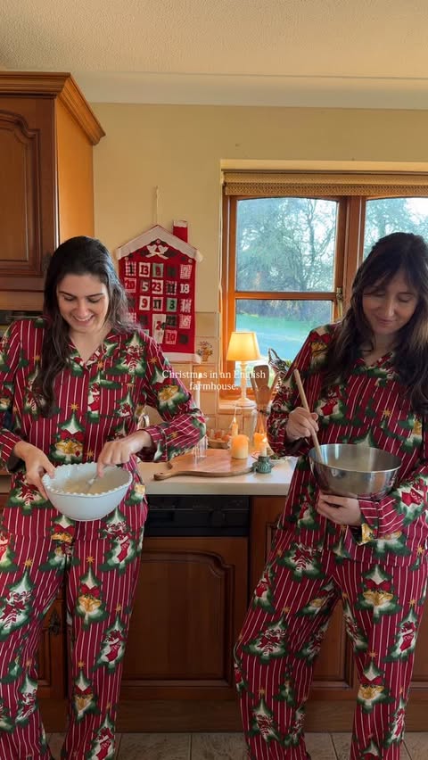 Instagram post by @sisterssharingstyle for Chelsea Peers. Caption reads: ad Matching in the cutest @chelseapeersnyc pyjamas....