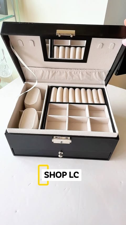 Instagram post by @thebestfacebeautyblog for Shop LC. Caption reads: [...] from 𝐒𝐇𝐎𝐏 𝐋𝐂 and I am loving it!....
