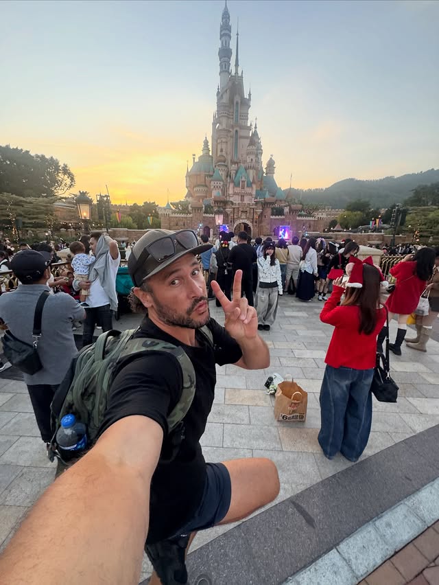 Instagram post by @howtodadnz for Discover Hong Kong. Caption reads: [...] Thanks to the legends at Discover Hong Kong....