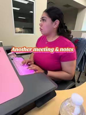 TikTok post by @biancattttt_ for Aula. Caption reads: [...] 🙌🏽🫠 My pink transparent keyboard from....