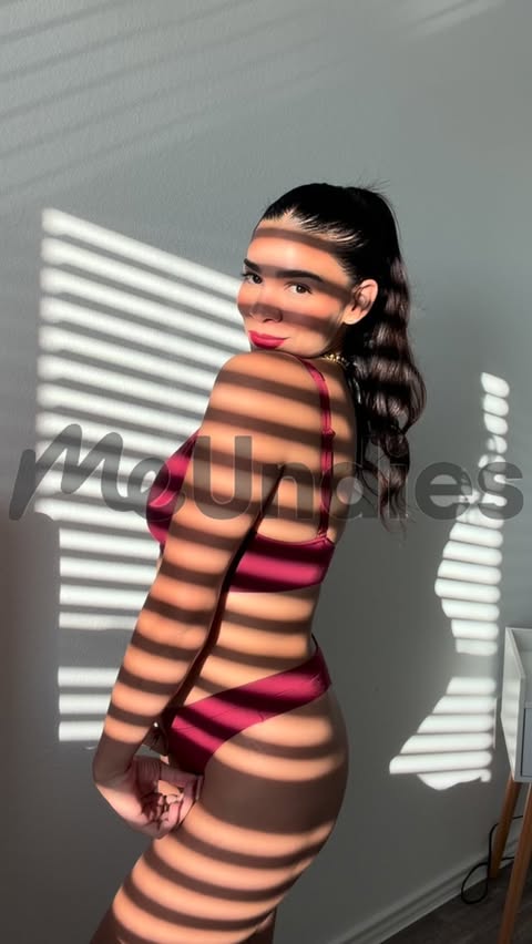 Instagram post by @amandaxsabel for MeUndies. Caption reads: [...] my code PARTNER for 20% OFF 👀🛍️
@meundies....